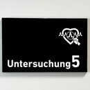 Praxisschild Acrylglas / Folienaufkleber Untersuchung 1-9 mit Piktogramm Arzt zum Kleben