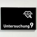 Praxisschild Acrylglas / Folienaufkleber Untersuchung 1-9 mit Piktogramm Arzt zum Kleben