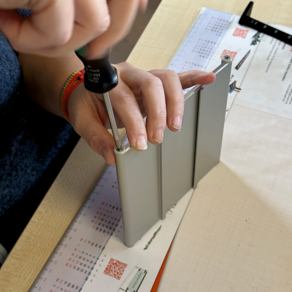 Türschilder für Schulen Marne in 10 Größen aus Alu-Profilrahmen Türschild mit Acrylglas Abdeckung