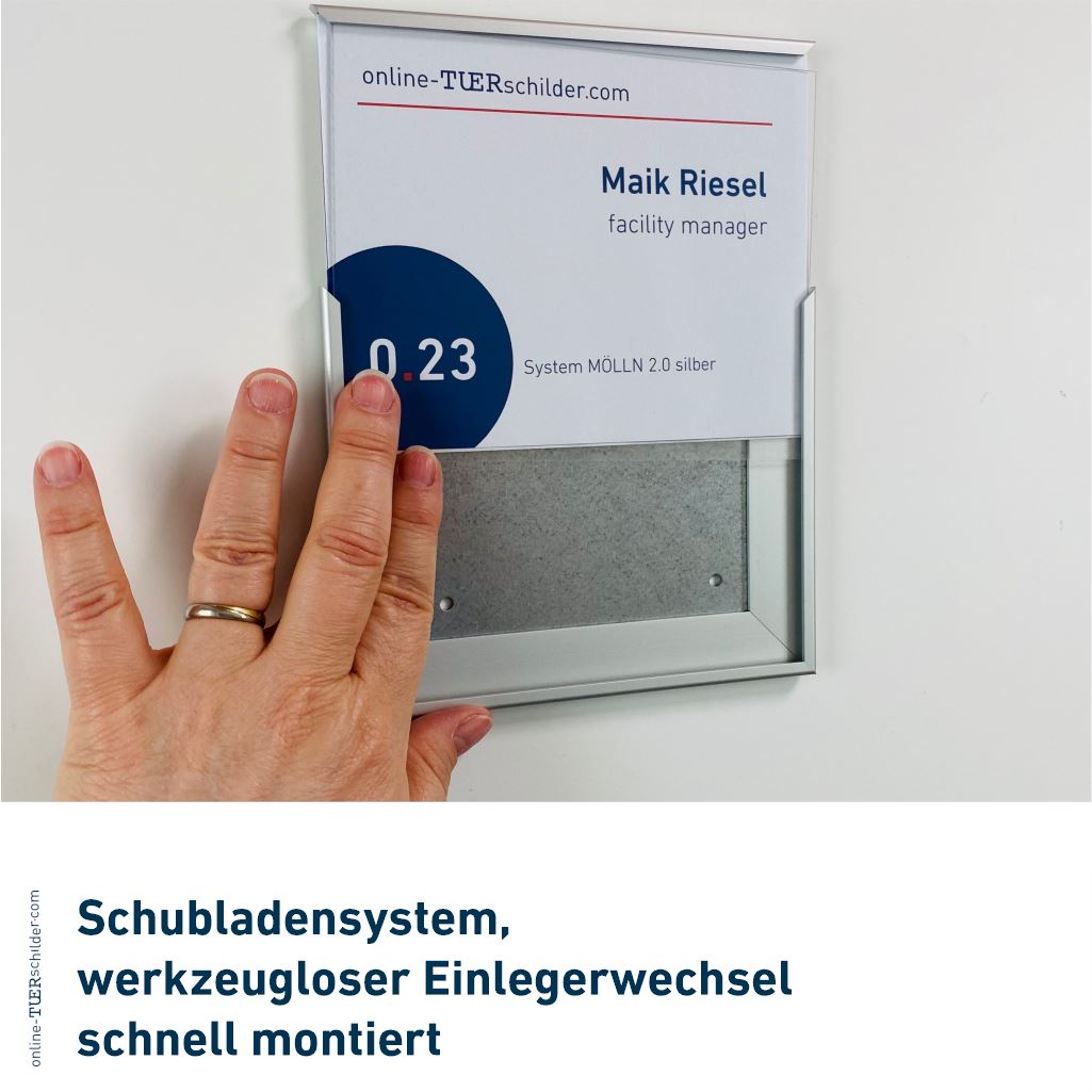 Türschild für Ihr Büro Mölln 2.0 - mit Alu-Rahmen, PET-Abdeckplatte - mit Acrylabdeckung