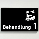 Behandlung 1-9 mit Piktogramm-Praxisschild-Acrylglas-Folienaufkleber in 130 x 200 mm zum Kleben