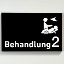 Behandlung 1-9 mit Piktogramm-Praxisschild-Acrylglas-Folienaufkleber in 130 x 200 mm zum Kleben