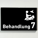 Behandlung 1-9 mit Piktogramm-Praxisschild-Acrylglas-Folienaufkleber in 130 x 200 mm zum Kleben