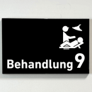 Behandlung 1-9 mit Piktogramm-Praxisschild-Acrylglas-Folienaufkleber in 130 x 200 mm zum Kleben