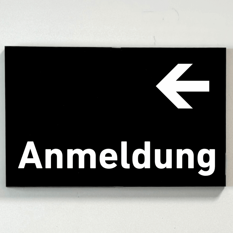 Praxisschild Acrylglas / Folienaufkleber Anmeldung Pfeil links zum Kleben