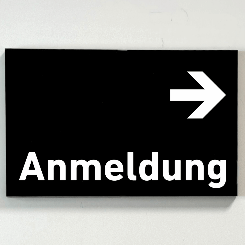 Praxisschild Acrylglas / Folienaufkleber Anmeldung Pfeil rechts zum Kleben
