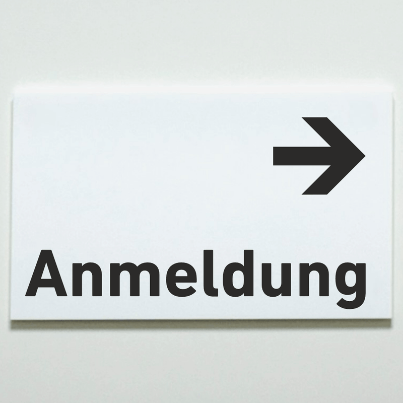 Praxisschild Acrylglas / Folienaufkleber Anmeldung Pfeil rechts zum Kleben
