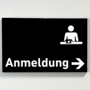 Praxisschild Acrylglas / Folienaufkleber Anmeldung Pfeil rechts zum Kleben