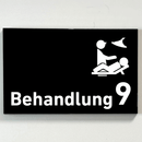 Praxisschild Acrylglas / Folienaufkleber Behandlung 1-9 mit Piktogramm zum Kleben