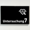 Praxisschild Acrylglas / Folienaufkleber Untersuchung 1-9 mit Piktogramm Arzt zum Kleben
