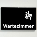 Praxisschild aus Acryl / Folie Wartezimmer zum Kleben