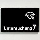 Untersuchung 1-9 mit-Piktogramm-Arzt-Praxisschild-Acrylglas-Folienaufkleber  in 130 x 200 mm zum Kleben-Praxisschilder